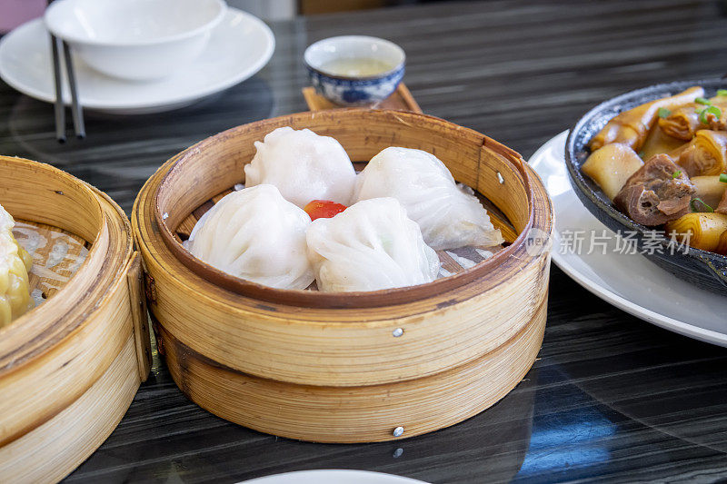 特写广东dum sum命名的虾饺餐厅